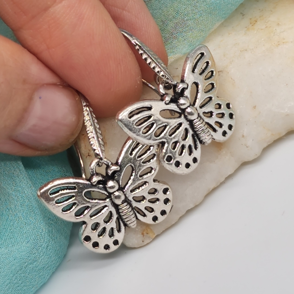 ❤️ Silver Lightweight Earrings Minimalist Filigree Small Petitte Butterfly